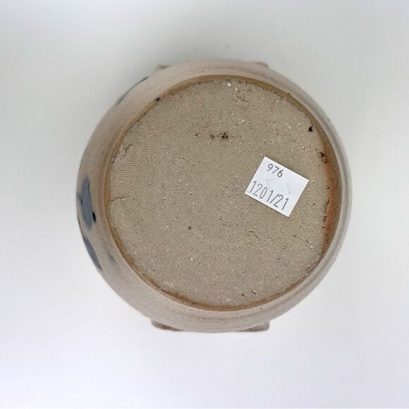 STONEWARE DOUBLE HANDLE SMALL CROCK FIGGY PUDDINGS - Picture 8 of 10